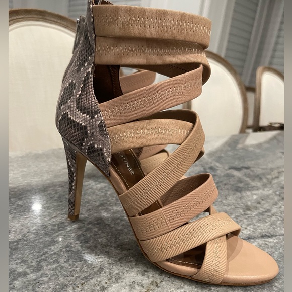 Donald J. Pliner Arlen Size 8.5, High Heels Strappy Back Zipper Blush Nappa - Picture 7 of 11